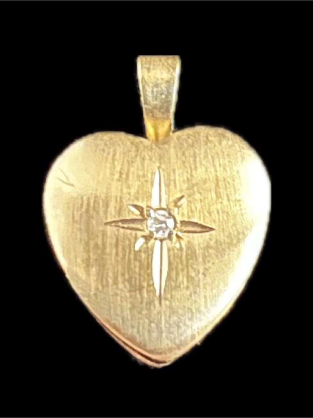 14 KT • Gold • Starburst heart locket